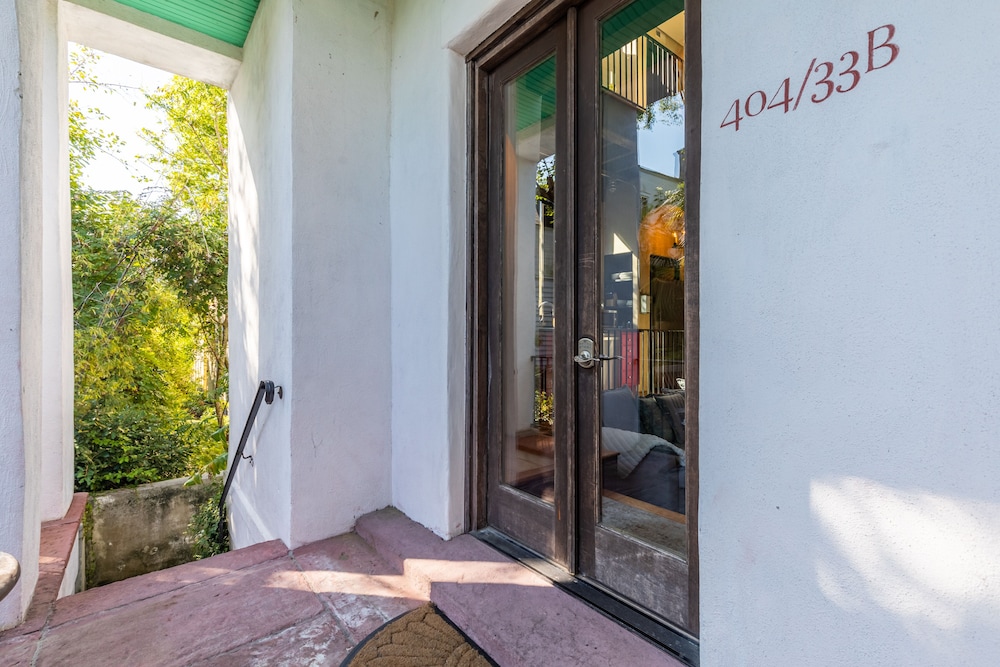 Perfect Location in Downtown Charleston