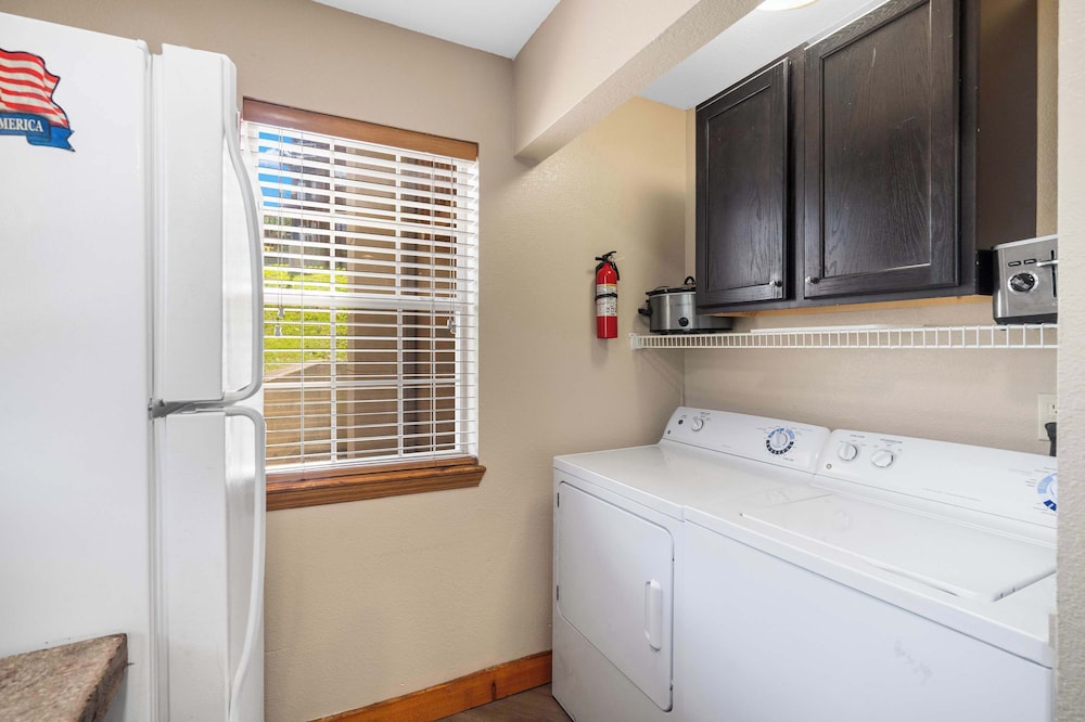 Cozy Timbers Charming Condo for 6 With Resort-style Amenities
