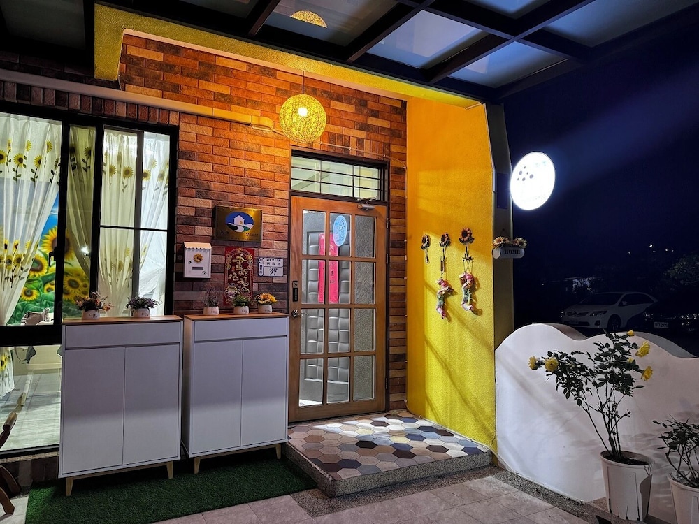 ZHIBEN SUNFLOWER BED AND BREAKFAST