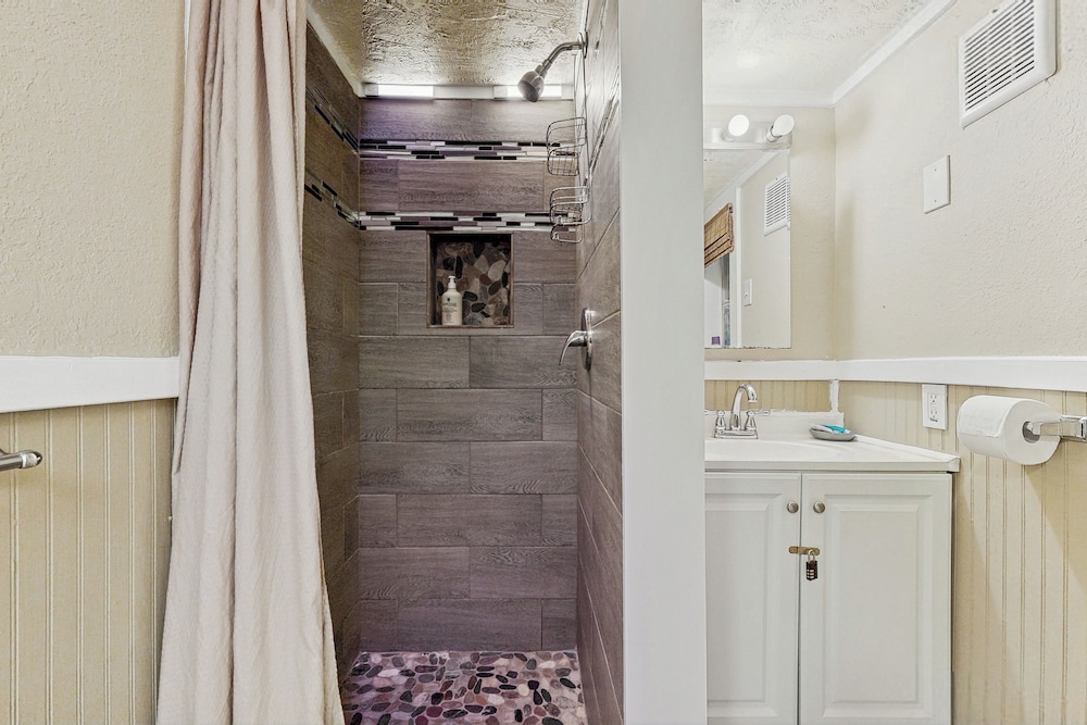 1BR Cozy Dog-friendly Home w/ Kitchenette & Patio