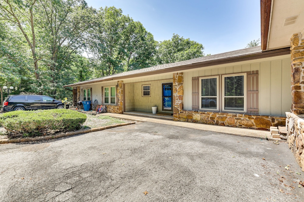 Serene Bella Vista Getaway Near Trails! view 3
