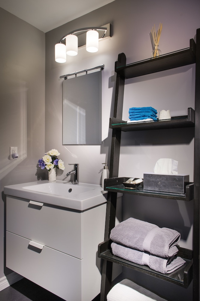 Moncton Suites - 267 Universite Ave
