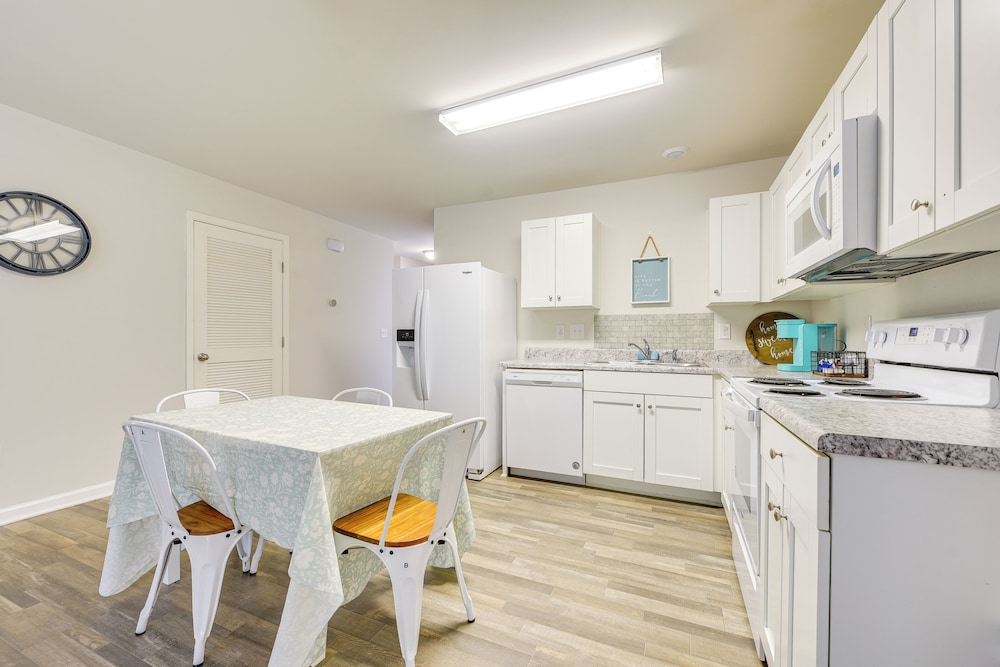 9 Mi to Shore: Family-friendly Sunset Beach Home