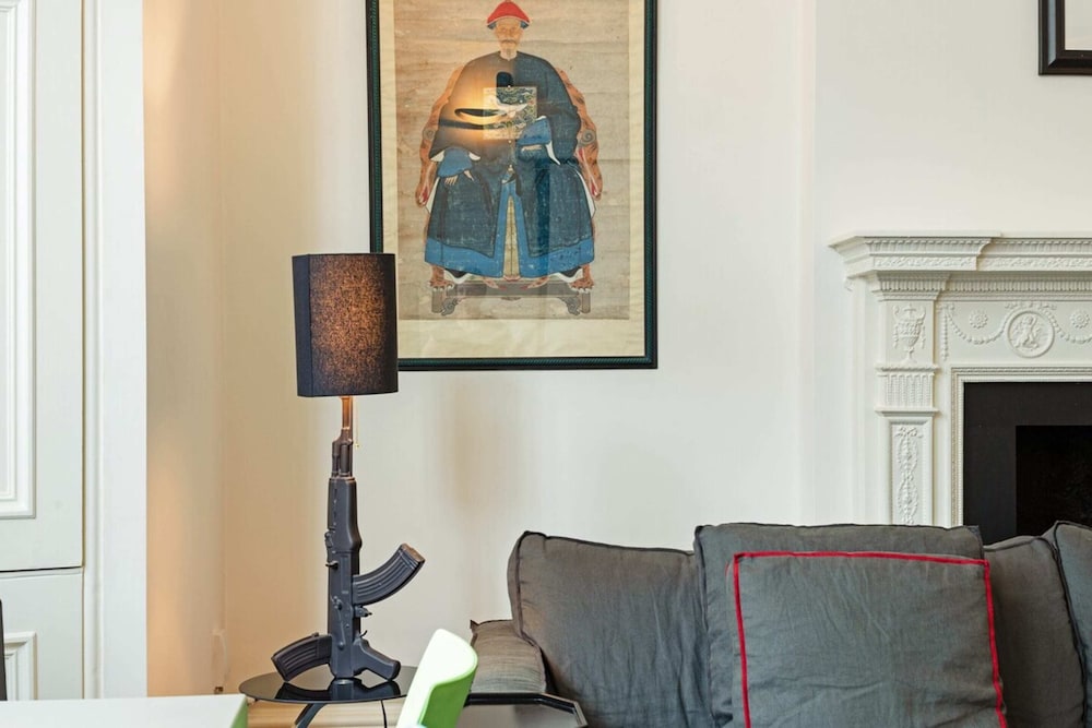 Bright 2 Bedroom Apartment in South Kensington