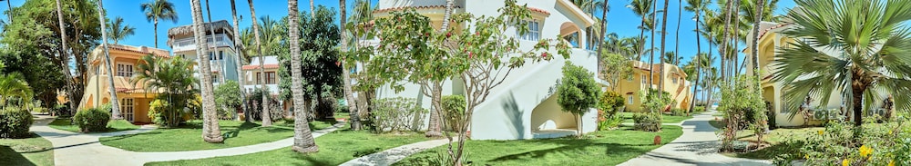 Los Corales Beach Village