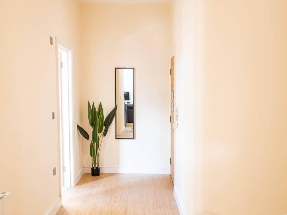 Ipswich Waterfront Serenity - City View 2BR Apt view 2