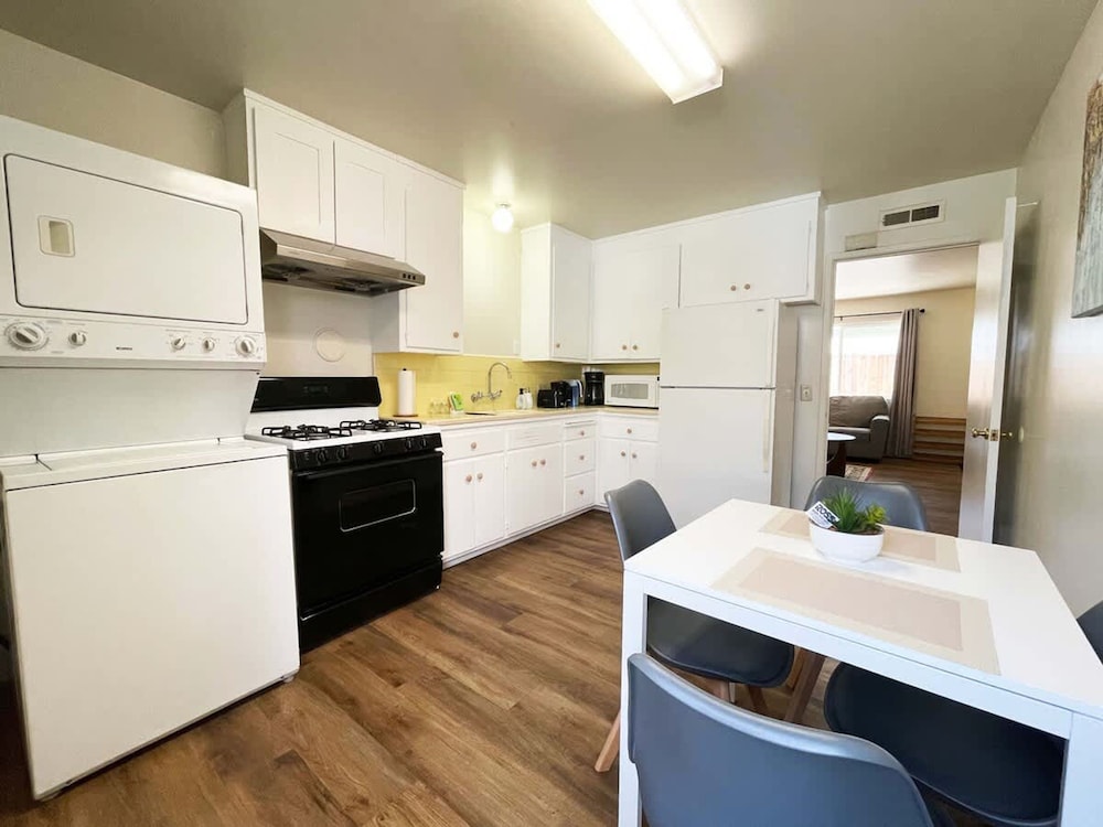 Campbell Cozy Bright 2B 1b AC Close to Downtown