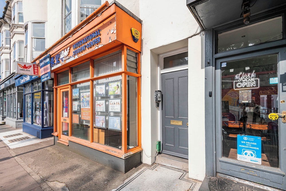 Brighton Courtyard boutique