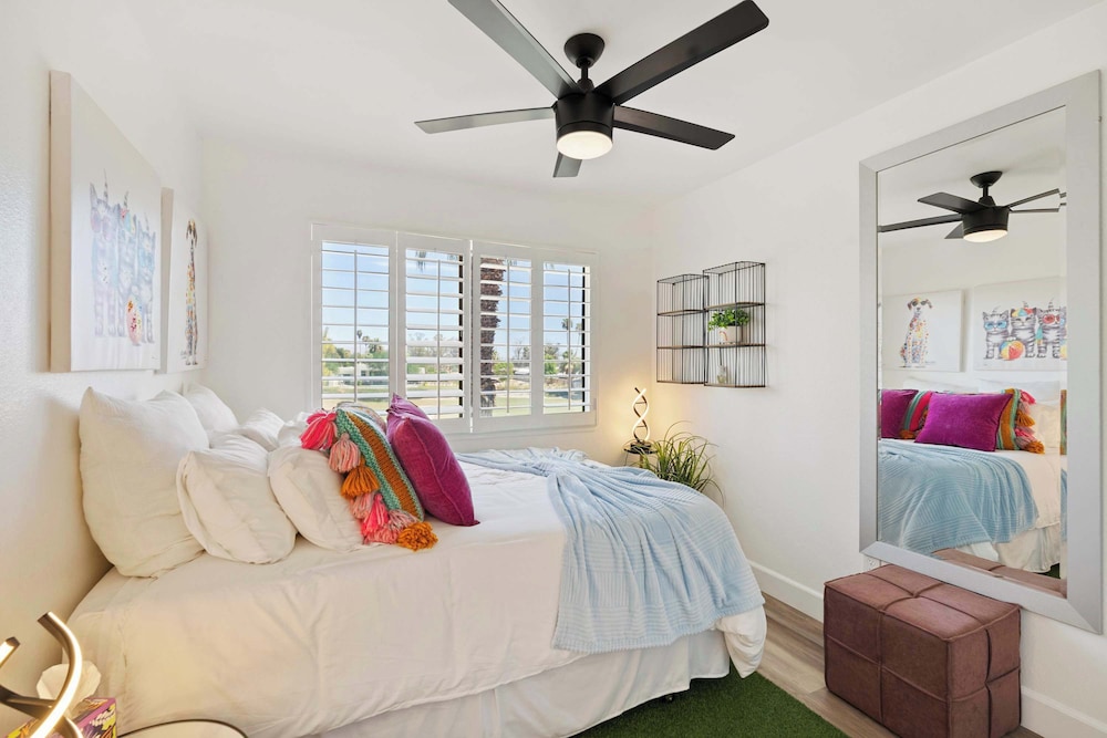 The 14th Fairway Delight 4Bd W/community Pool!