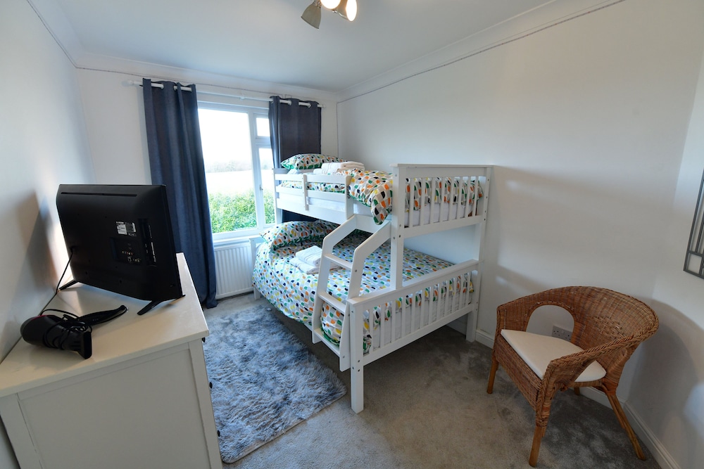2Bd Garden Home - A Short Walk To Stonehenge
