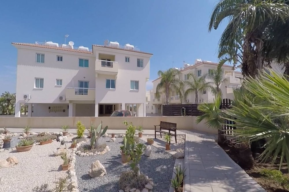 Andros Apt 2 Bed Free Wi-fi Safe Complex Pool