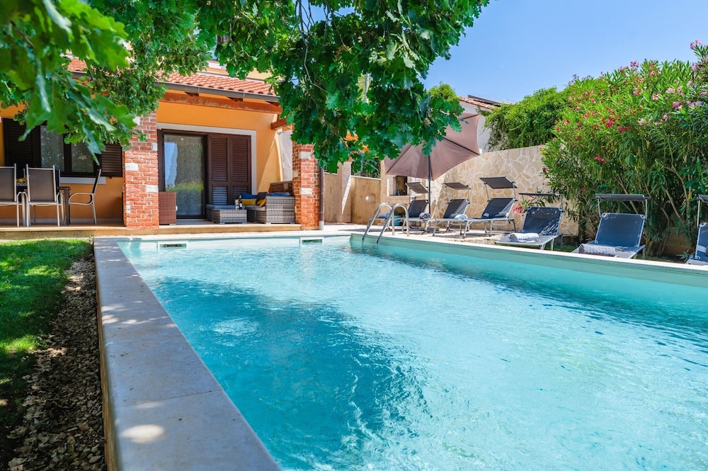 Lovely Villa Near the Beach