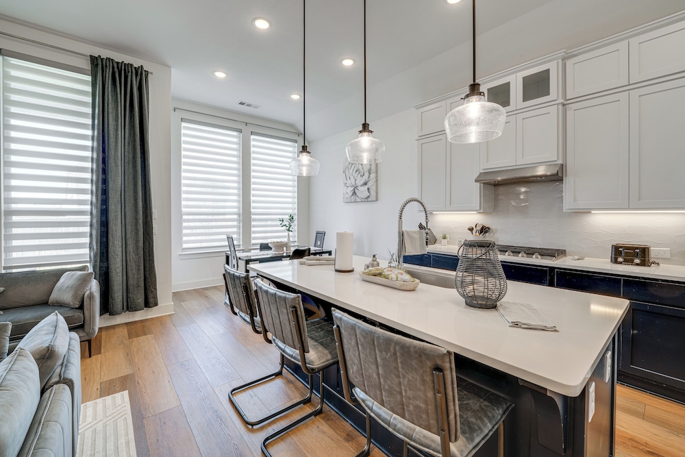 Patio & Yard: Beautiful Family Home in Mansfield!