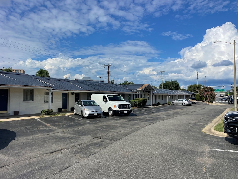 Traveler's Motel