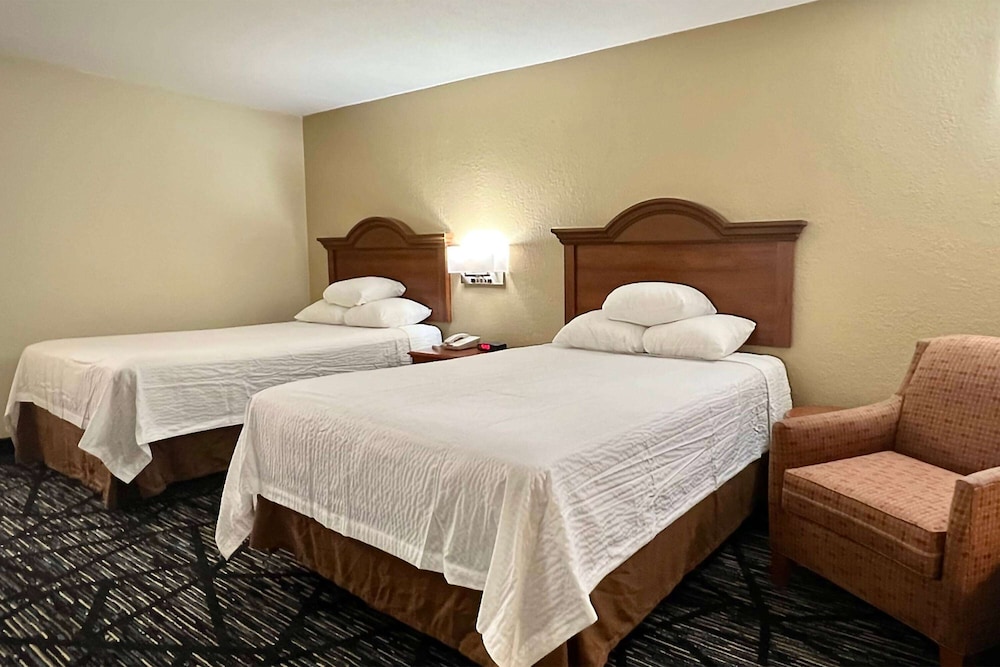 Baymont by Wyndham Troy view 5