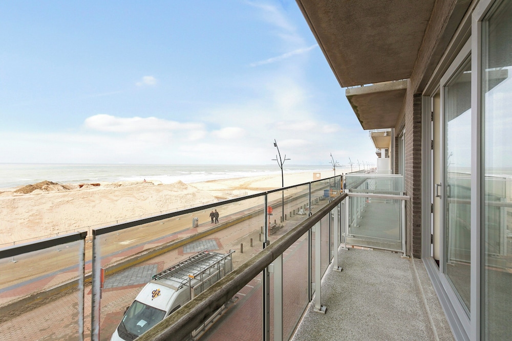 Flat in Blankenberge With Ocean Views