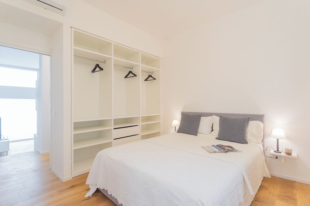 A Step From the Lake Apartment by Rent all Como
