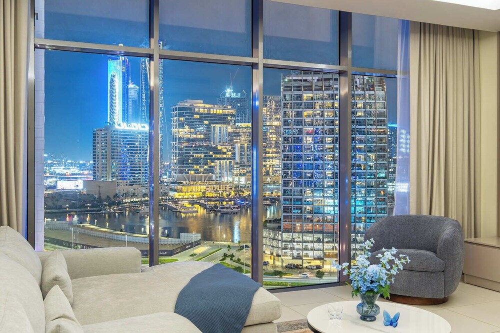 Spacious & Luxurious 2.5BD in Downtown