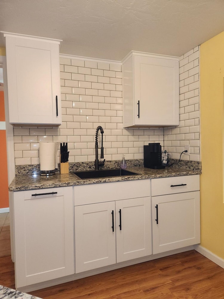 Medford Vacations - Medford Home and 2 Condos With Pool and Hot tub - Property Image 24