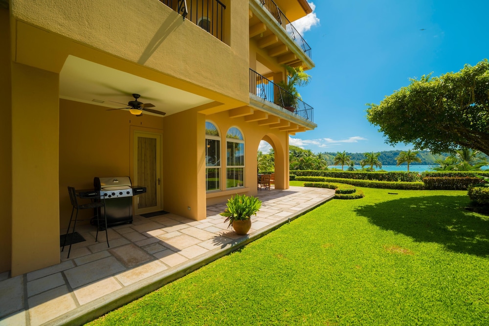 Bella Vista 4E - 3 bdr 3 1 2 Family view 4