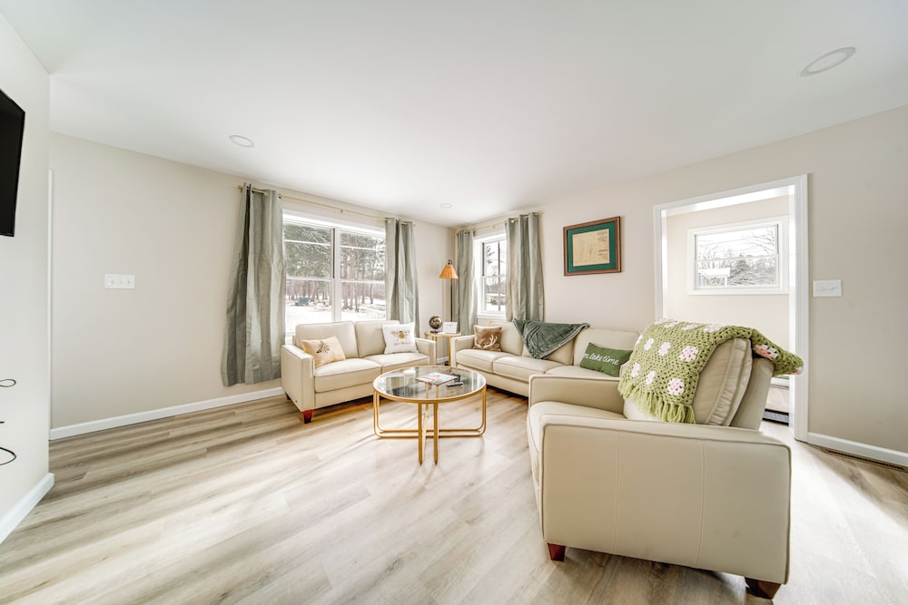 Walk to Lake: Pet-friendly Cottage in Jamestown!