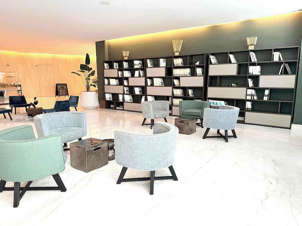 Luxury 2BR Bolongo Ocean View Private Beach