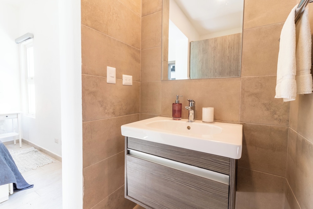Modern 2BR Apartment - Paseo del Mar