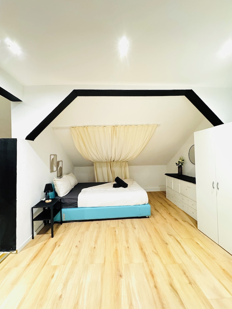 Comfortable Budget Room near Liesing
