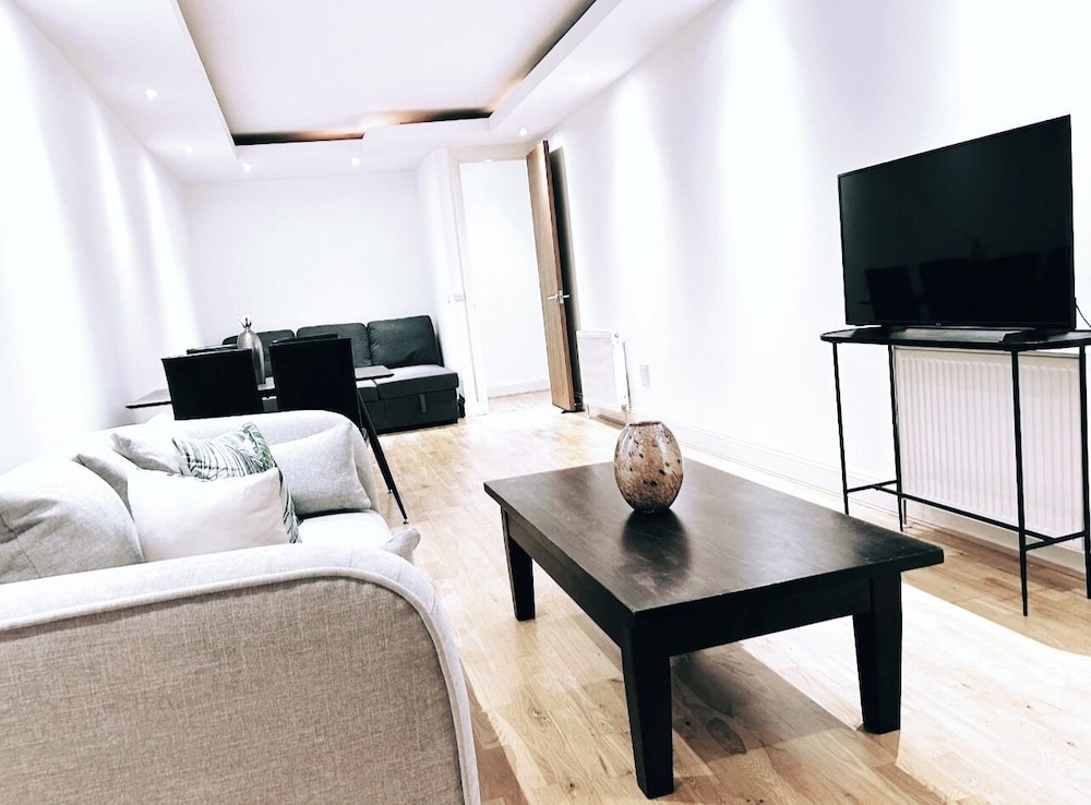 LUX Oxford Street Marylebone Flat