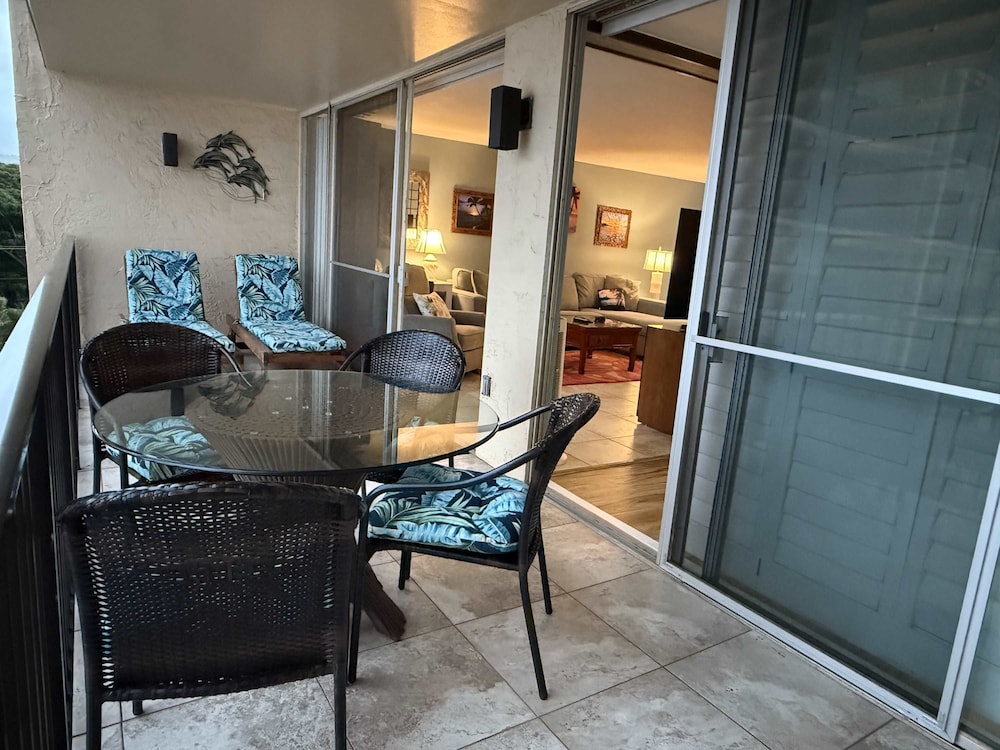 Whale Watching From Your Lanai - Tropical Oceanfront 2-2 in West Maui