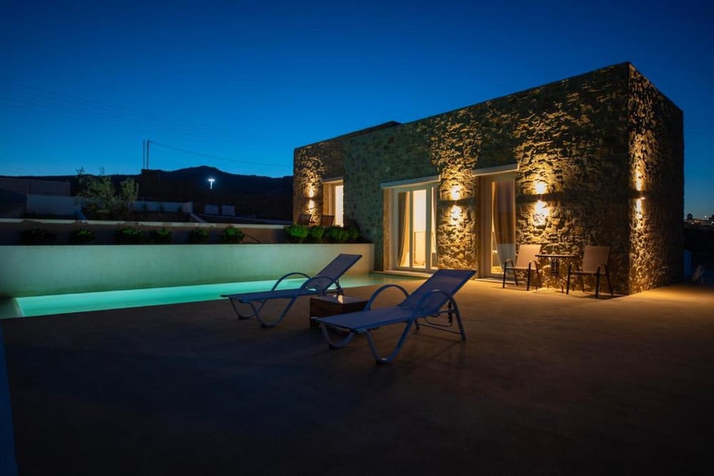 Adyton Luxury Suites Mykonos Poolside Luxury