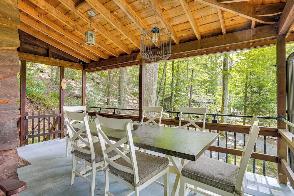 < 1 Mi to Lake: Cabin w/ Hot Tub in Greentown!