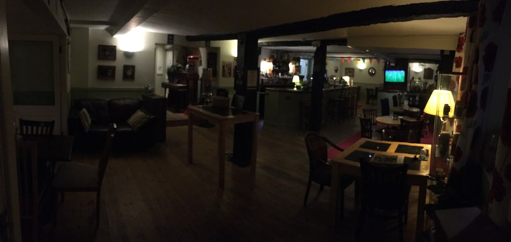 The Hollies Inn