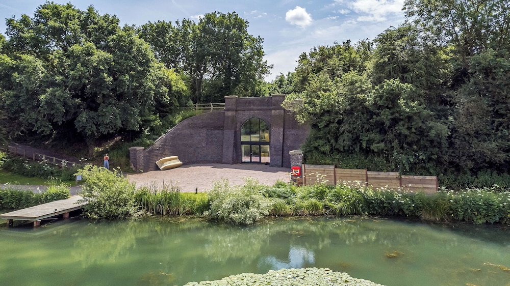 Oak Lodge At Bridge Lake Farm & Fishery