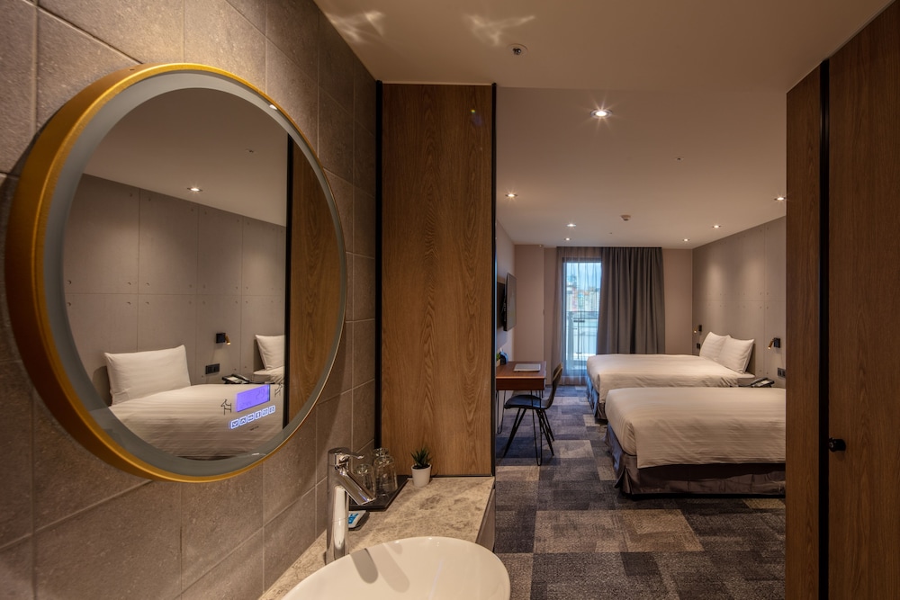 Roaders Plus Hotel Theme