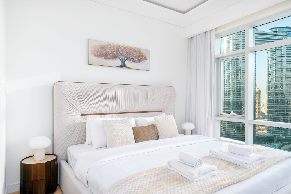 Stunning 2 BR in the heart of Downtown