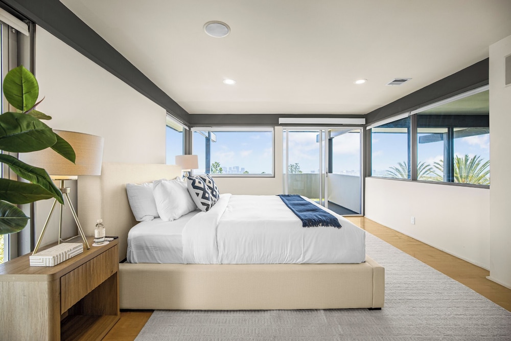 Solara Point - Sunset to Skyline With Pool & Epic Views