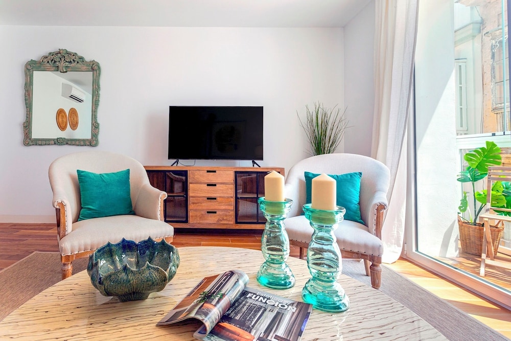 Beautiful 3-bedroom Apartment in Cadiz Center San Antonio IV