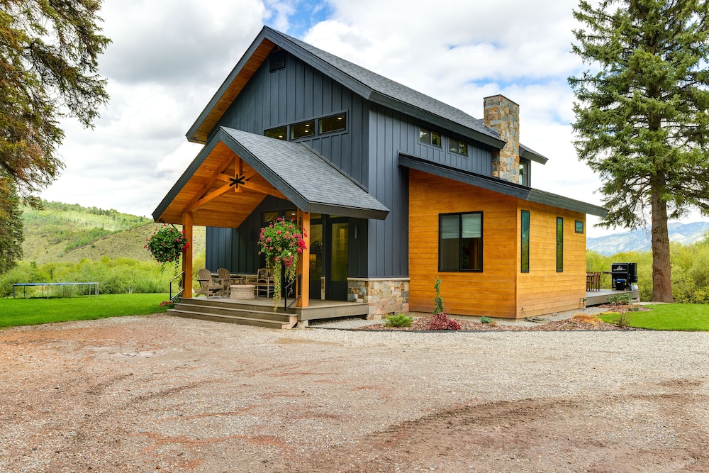 Modern Turnerville Cabin w/ Hot Tub & Scenic Views view 2