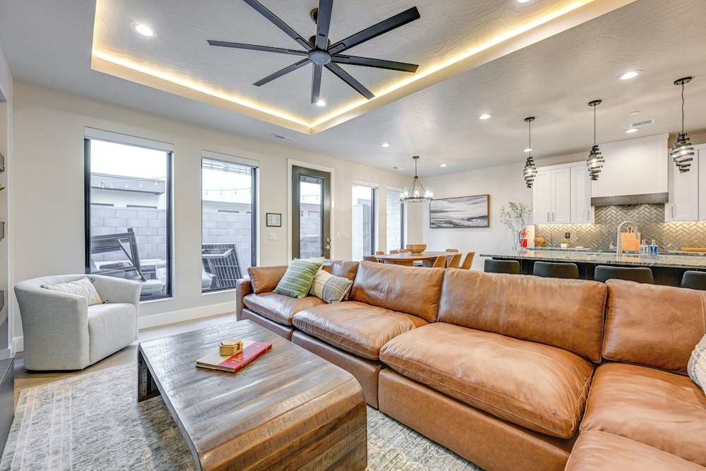 4 Mi to Sand Hollow State Park: Hurricane Townhome