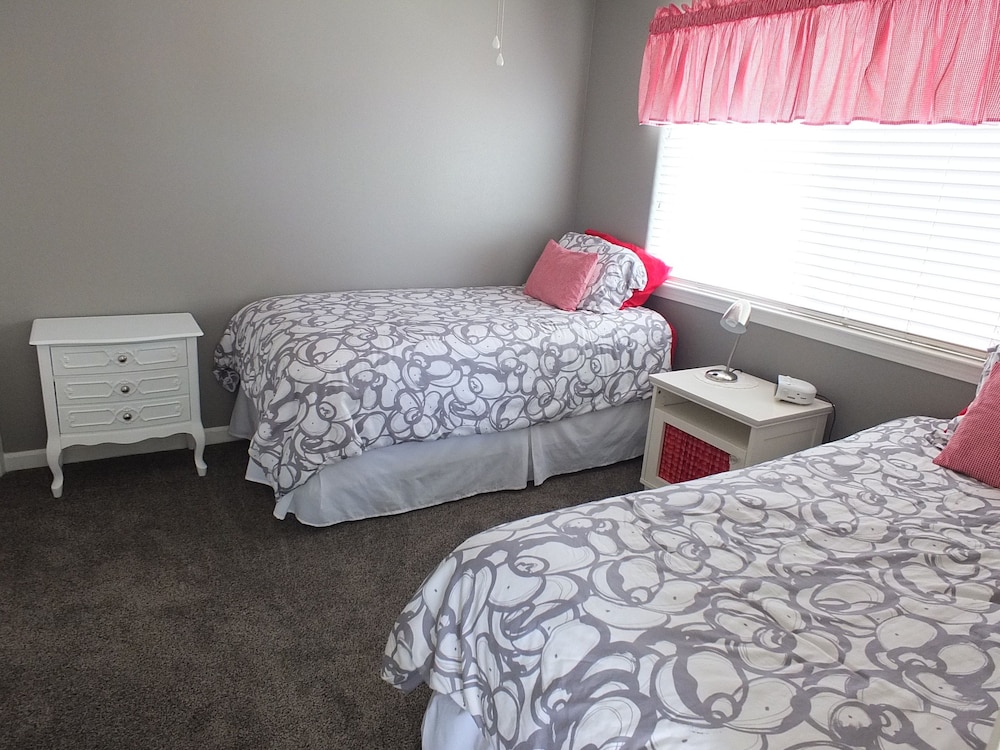 618 Airpark 2 Bedroom Condo by Redawning view 4