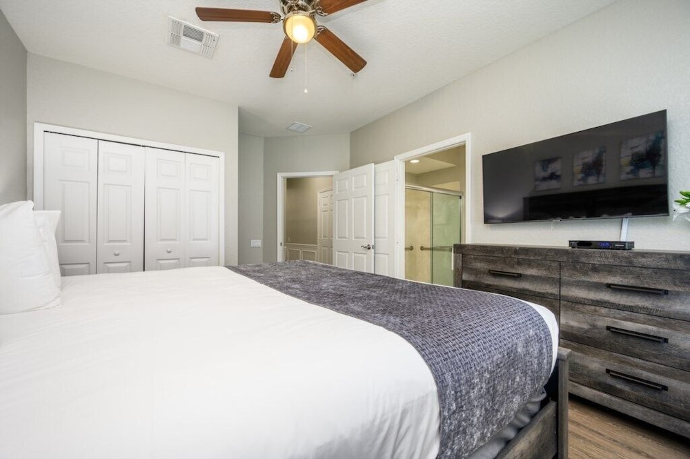 Epic Universe New Listing Beautiful Townhome, Vista Cay 4019