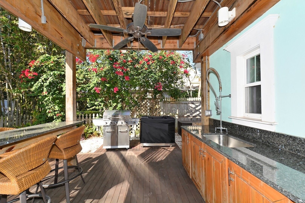 The Lady Fish 3 Bedroom Home by RedAwning