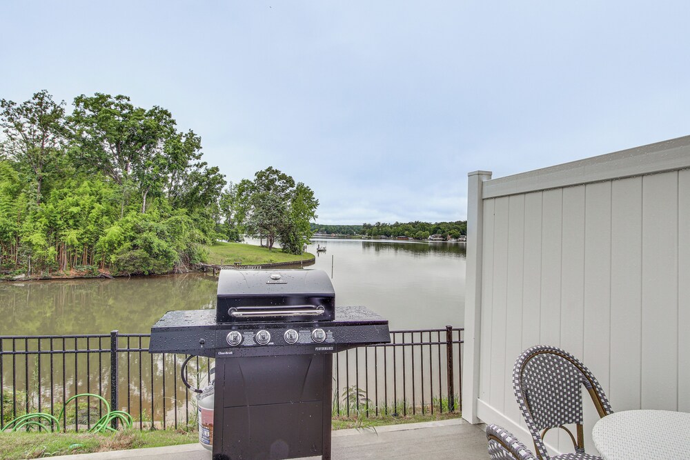 Dock Access: Pet-friendly Lake Greenwood Gem!