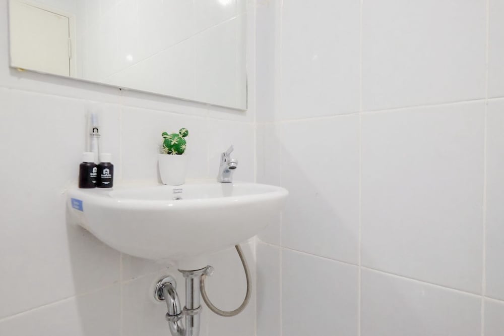 Blue Accent Minimalist 2Br At Tokyo Riverside Pik 2 Apartment