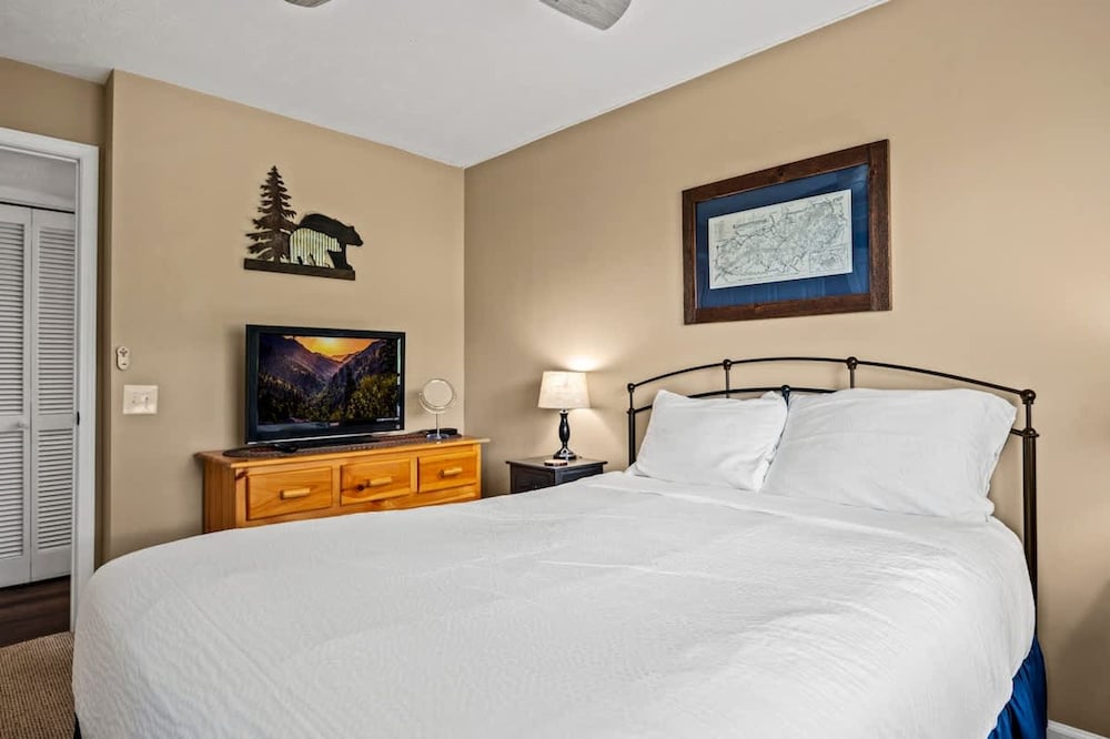 Indoor Pool Mountain Views Hot Tub Sleeps 6