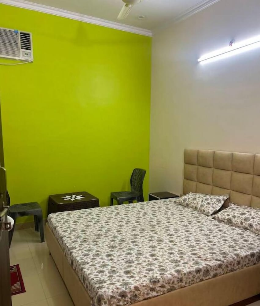 Hotel Aparna Palace