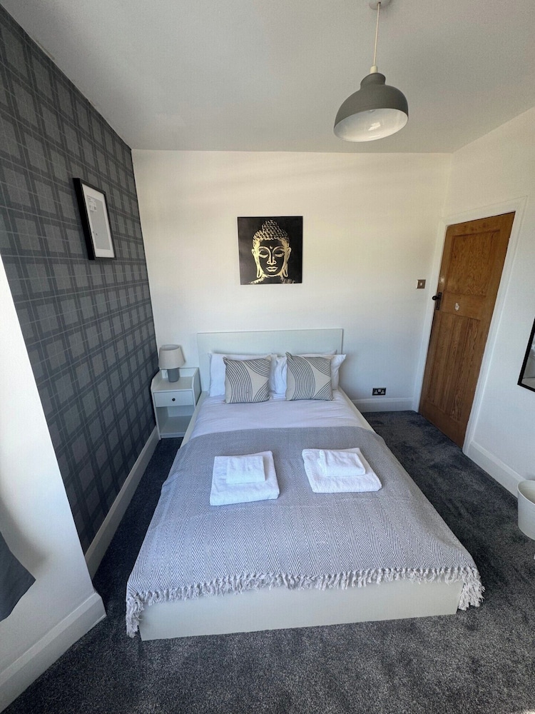 Simonside Apartment - Sleeps 6 -parking
