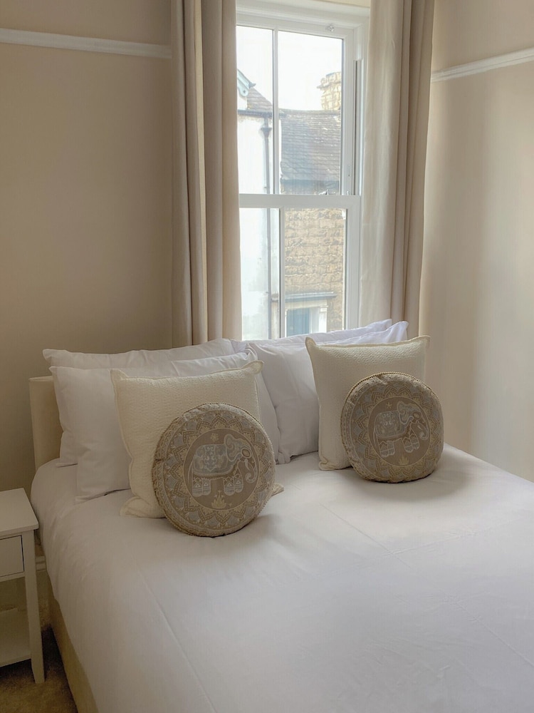 Luxury Townhouse Retreat in Kendal w/ Free Parking
