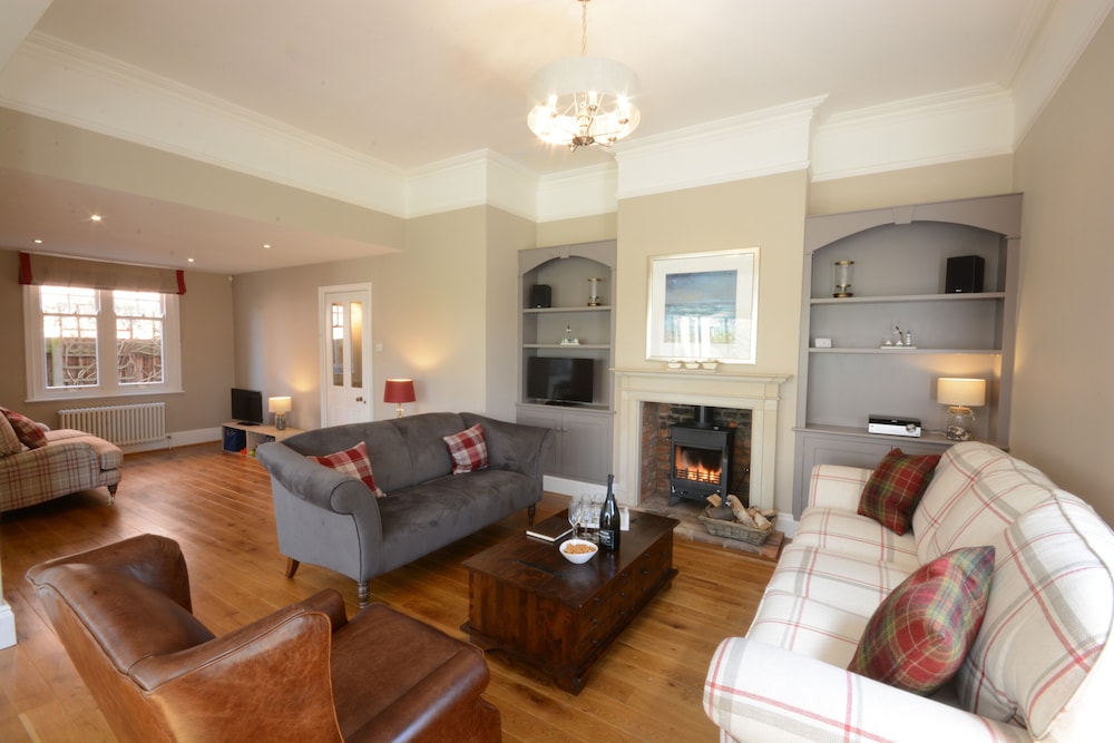 Holly Lodge